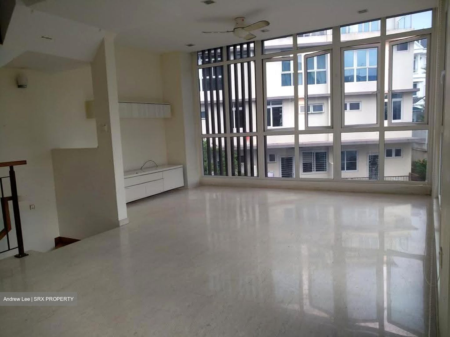 Sovereign @ Simon (D19), Terrace #622650721